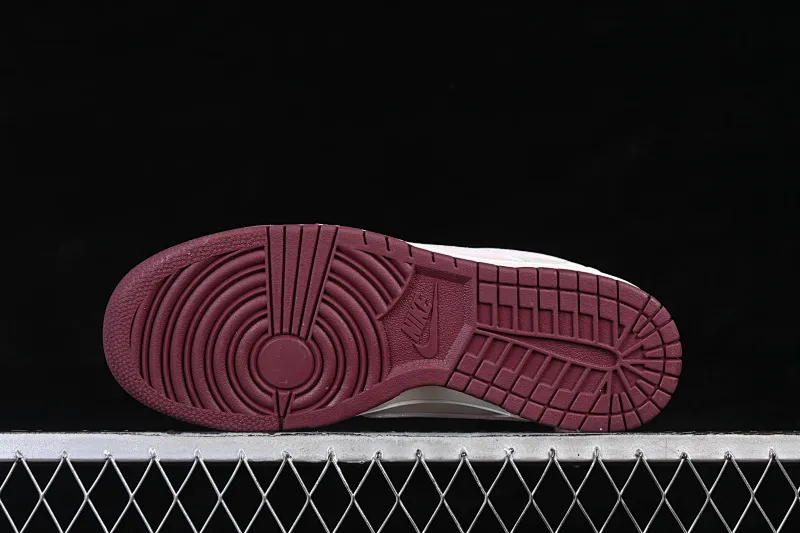 All categories Nk SB Dunk series Nk SB Dunk Low low-top sneakers G version Nike SB Dunk Low Valentine's Day limited low-top casual sneakers IQ1145-610